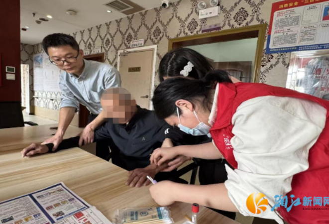 “希望你们每月来一次！”含浦社区医院上门体检情暖卧床老人