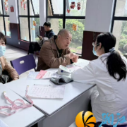 钰龙社区：健康护航送到家 暖心守护“夕阳红”