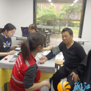 爱心义诊暖夕阳 健康守护在身边