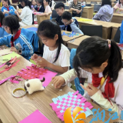 指尖传非遗 童趣悟匠心——龙王港社区开展青少年纸编挂饰手工课堂