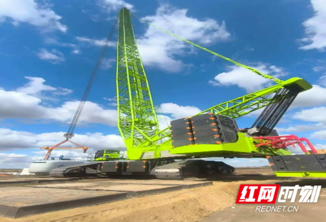 中联重科履带起重机征服乌兹别克斯坦极端干旱风电场