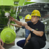 龙卫国:举“重”若轻的大国工匠 | 大麓记