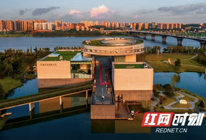 展览、音乐、公教，持续半个月！李自健美术馆喊你“泡”进艺术里过节