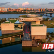 展览、音乐、公教，持续半个月！李自健美术馆喊你“泡”进艺术里过节