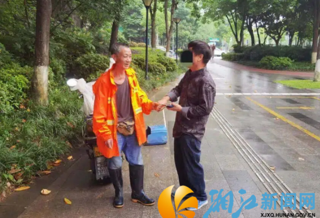 证件失而复得！湘江新区环卫工拾金不昧暖人心