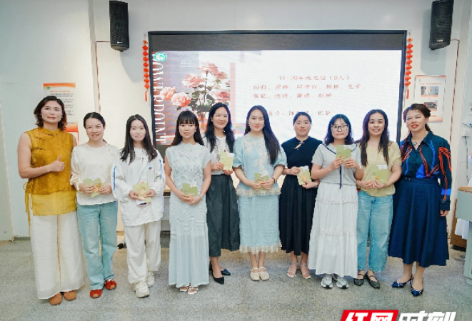 班主任节上，这位校长用87封信向全校班主任致谢