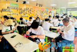 银双社区:艾香凝雅韵,巧手乐桑榆