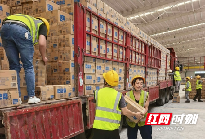 2000箱爱心饮品直达一线 省慈善总会携手东方红公益为劳动者送清凉