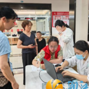 西湖街道石佳冲社区开展老年居民免费健康体检便民服务活动