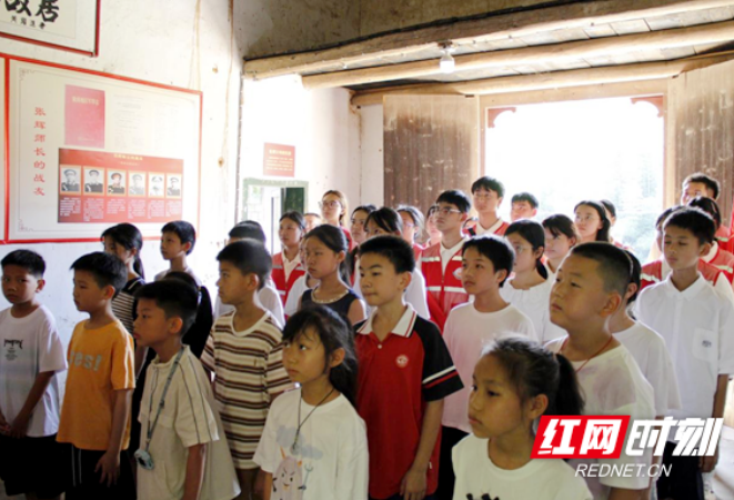 “行走的课堂”探寻尘封历史：高校师生带乡村儿童在红军师长张辉故居赓续红色血脉