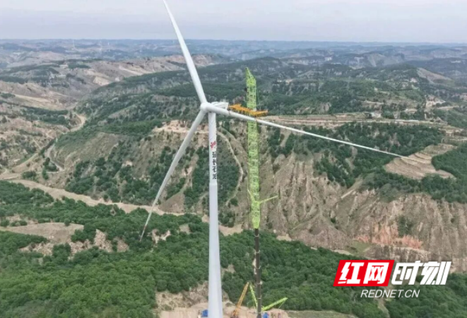 中联重科4000吨级全地面起重机助力延安风电吊装