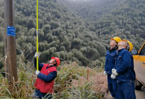 新田：防冻融冰保山区供电