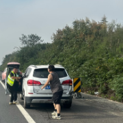 10分钟“破堵”！高速“路灯”守护归途畅通