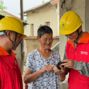 洞庭湖上“电骆驼” 踏浪巡线守护孤岛灯火