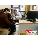 我崽感冒发热去看病 强迫症医生却让我先等他做完这件事！