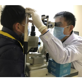 7岁小男孩因长期吃药患上眼疾 高眼压正在损害视力