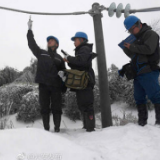 国网冷水江市供电公司 砍青扫障迎战冰冻雨雪天气