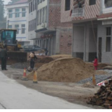 涟源路政快速处置一起交通堵塞事件