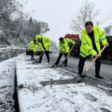 冷水江市公路建设养护中心吹响抗冰除雪集结号