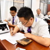 冷水江农商银行以考促学 开展账户管理与反洗钱知识考试