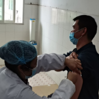 华塘镇:送疫苗下基层 接种进行时