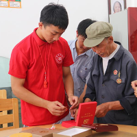 接受红色洗礼，传承老兵精神