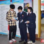 税法春风拂桃李 便民办税润校园