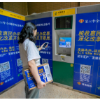 雨花税务：快递包裹方便取 税费服务扫码办