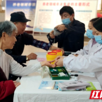 “一门式”服务进网格 便民利民让居民的心贴得更近