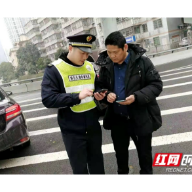 坚守城市管理工作“第一线” 守护平安出行路