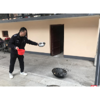 严控年关熏腊味，网格管家来劝阻 