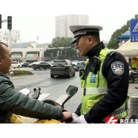 交警傅川翔：就地过年，你若安好便是晴天　