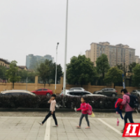 乘着春风来靓化：“磨皮”“祛痘”开启社区美颜模式 