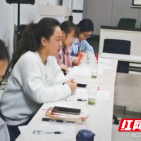 榜样“逆行”的背后，有“她”的力量 