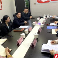 用脚步拉近距离 “访”出“犇”跑合力