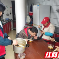 学党史办实事，爱心“地菜煮蛋”温暖环卫工