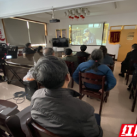 网格放映红色电影  家门口的党史教育 