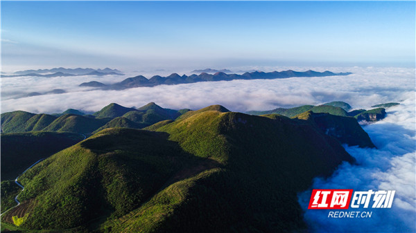 南滩草场草漯大山——向金次摄。