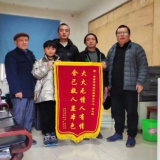 火场勇救2人，吉首这位退役军人“火”了