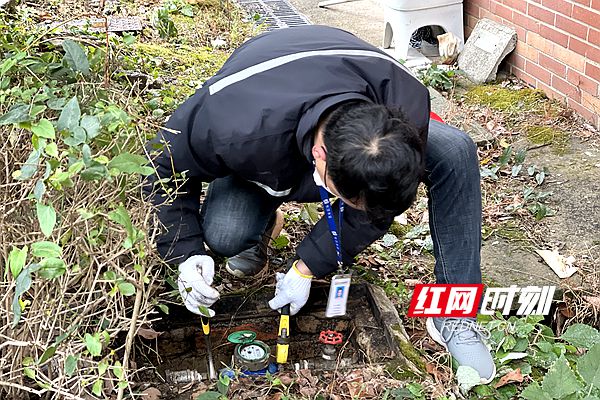 长沙水业集团给水表水管穿上“保暖衣” 市民可拨96533进行报修(图2)