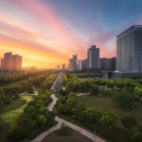 多地出台新政买房就能落户:为促进楼市更为了“抢人”