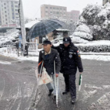 点赞！长沙20万物业人员迎雪而“战” 全力保障居民正常生活秩序