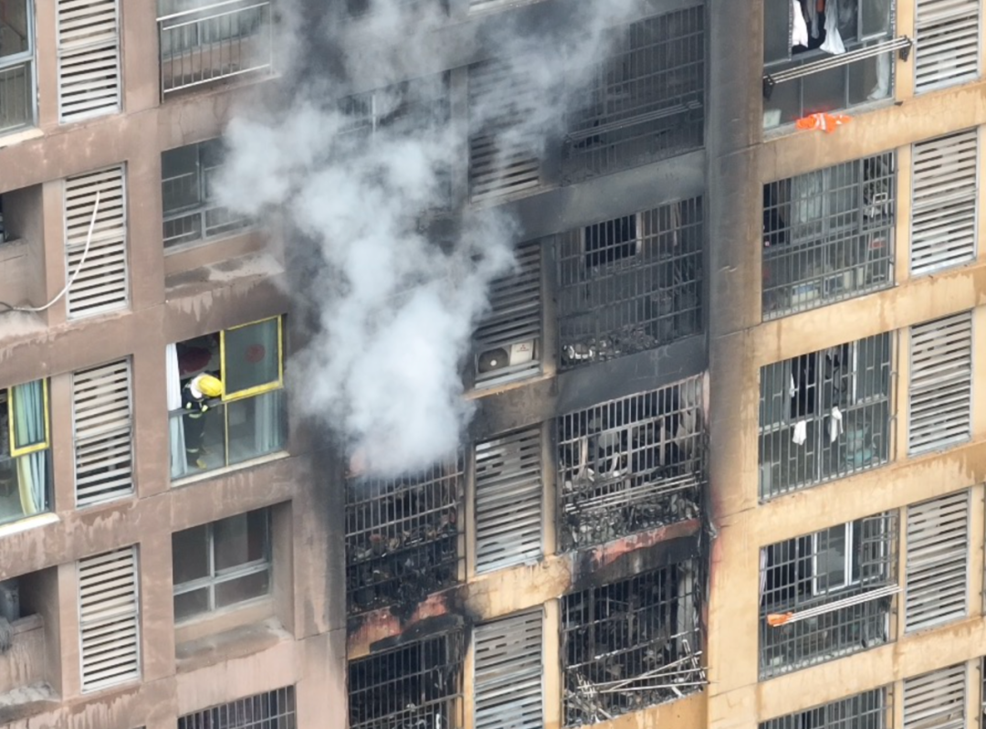 红楼知乎：高层住宅发生火灾时，是向上跑还是向下跑？