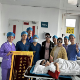 11岁女孩车祸重伤 多学科合作9次手术为她保住双腿