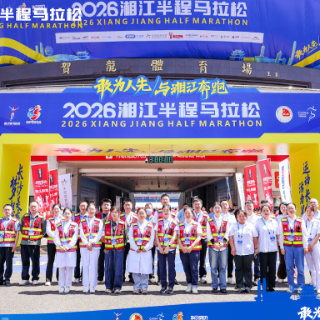 30辆救护车全程护航 长沙120守护湘江半马跑者安全回家