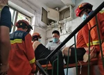 医警联动搭起“回家梯” 术后患者被稳稳抬回家