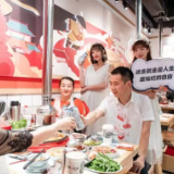 啤酒音乐配龙虾,青岛啤酒白啤生活家营地长沙站落地长房24品生活中心