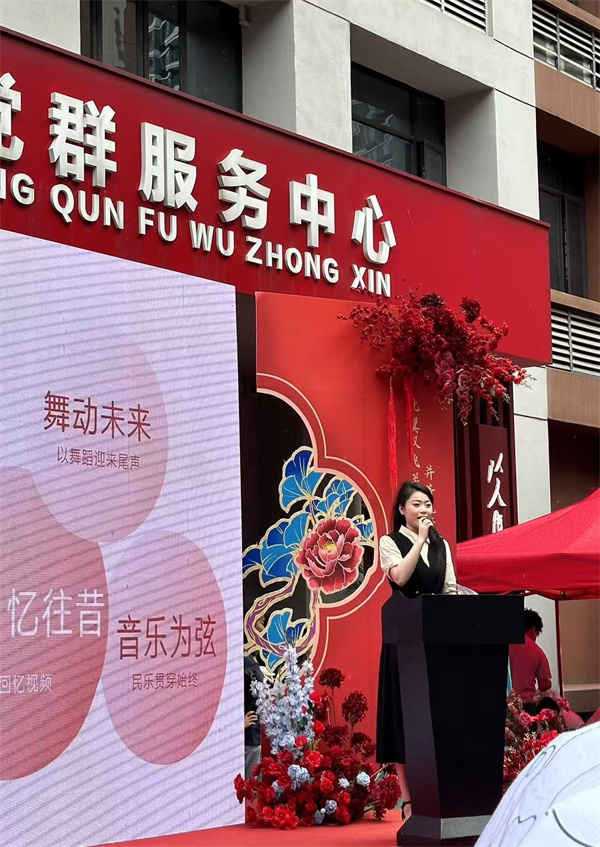 婚庆专业学生进行现场答辩.jpg