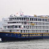 您约上家人好友，我们奉上不一样的三峡游，最低仅2699元