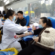 长沙市开福区华夏路社区组织开展无偿献血活动